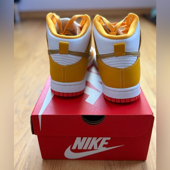 Nike Dunk High University Gold Orange W  size 7, DQ4691700 Brand New! - Picture 2 of 8